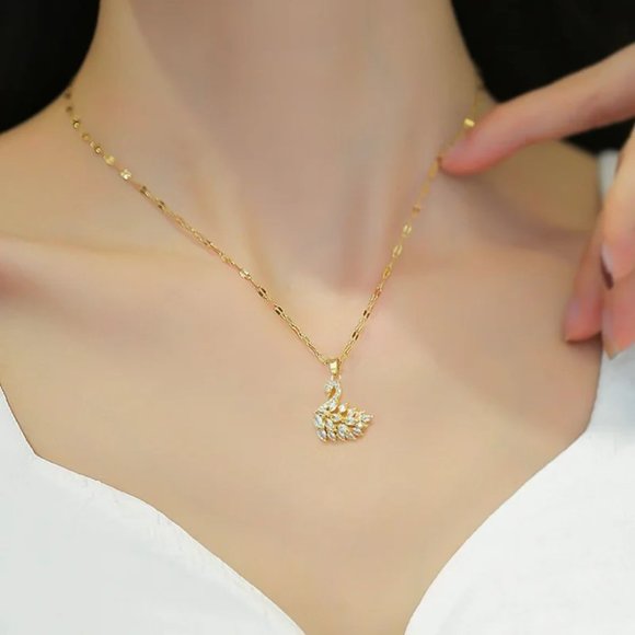 Gold Chain Crystal Swan Pendant Necklace - Beautiful, Sparkle, Great GiftGold Ch - Picture 2 of 5